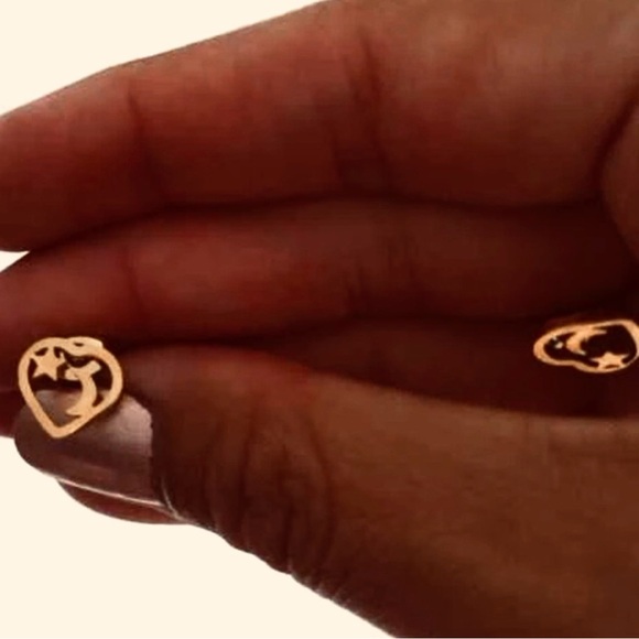 “Night Sky in my Heart” Gold Stainless Steel Lasercut Crescent Star Stellar Stud - Picture 6 of 11